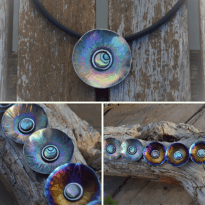 Hanger van gekleurd Titanium (lichte kleur) en Abalone schelp